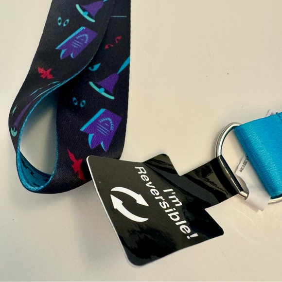 NWT. Disney Reversible Pin Lanyard - Haunted Mansion Hatbox Ghosts. - Picture 2 of 9